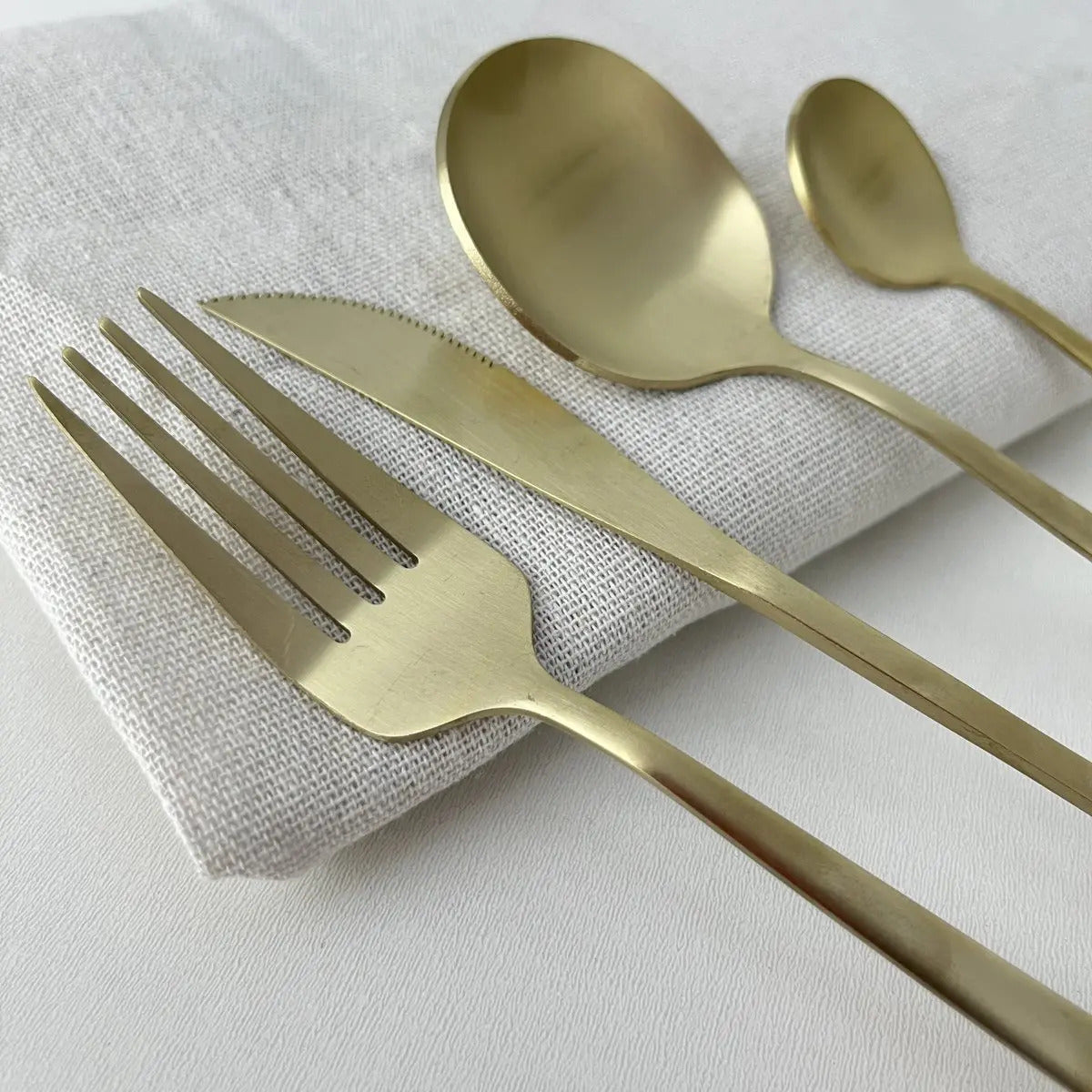 Faqueiro Dourado Ópera Lyor 16 Peças Talheres Minimalistas Dourado