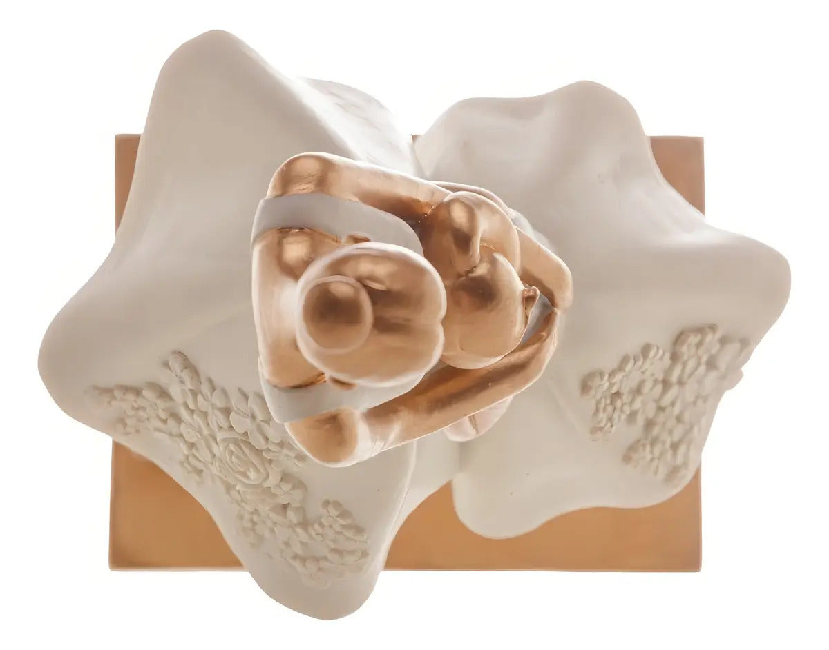 Escultura Decorativa Família Mãe E Filha Se Abraçando Cor Branco