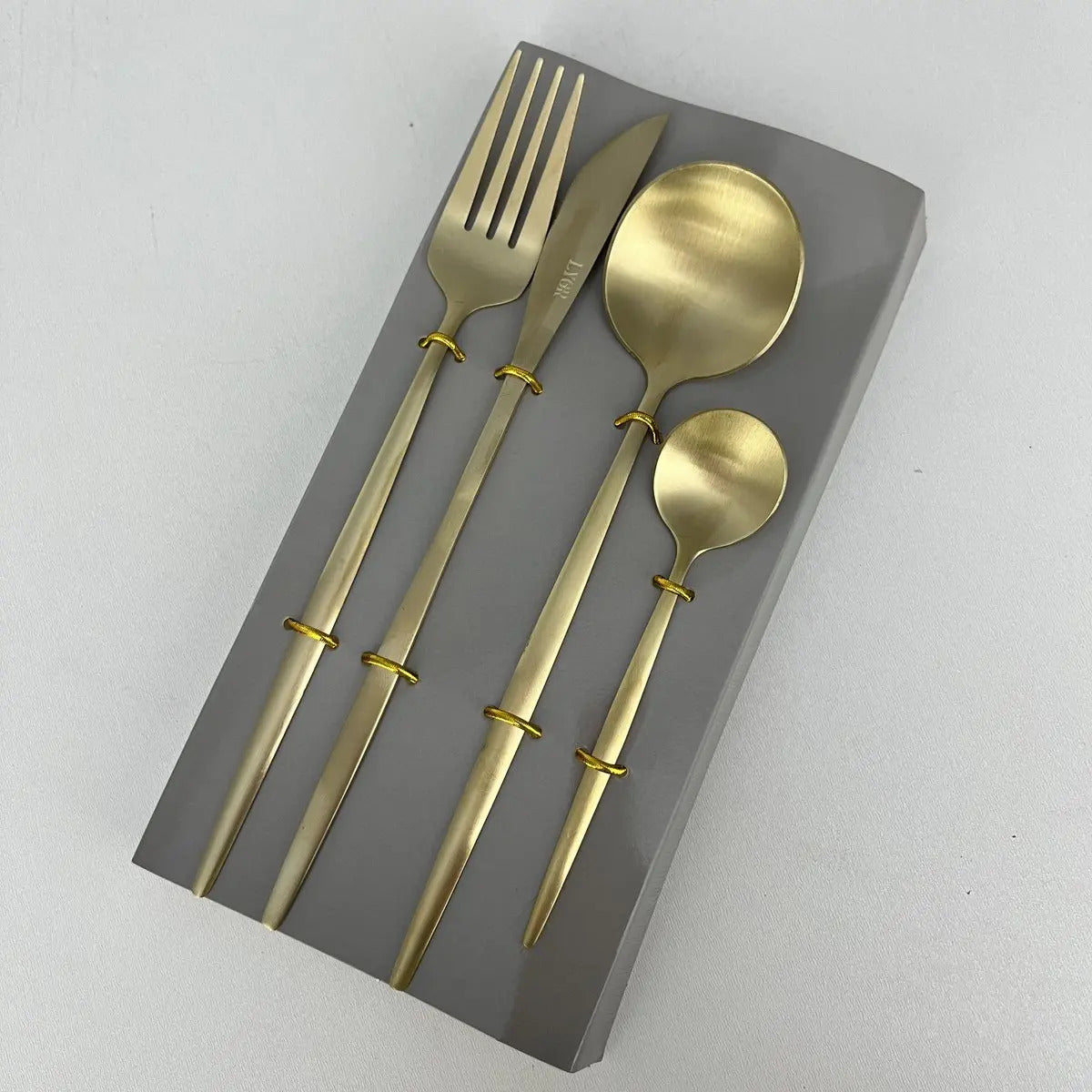 Faqueiro Dourado Ópera Lyor 16 Peças Talheres Minimalistas Dourado