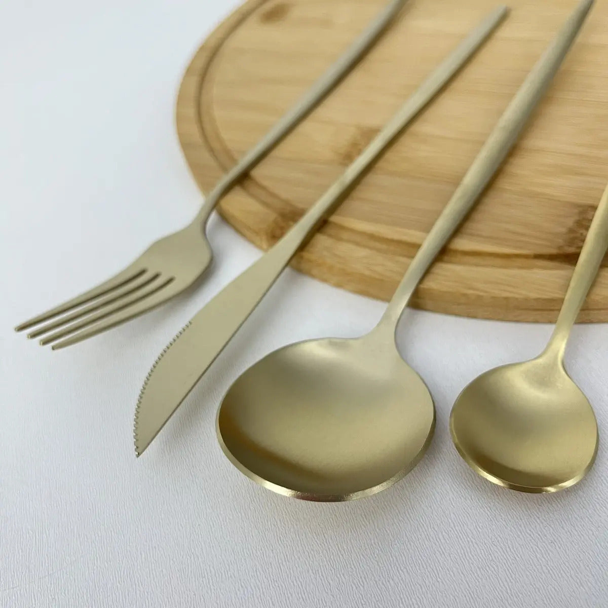 Faqueiro Dourado Ópera Lyor 16 Peças Talheres Minimalistas Dourado