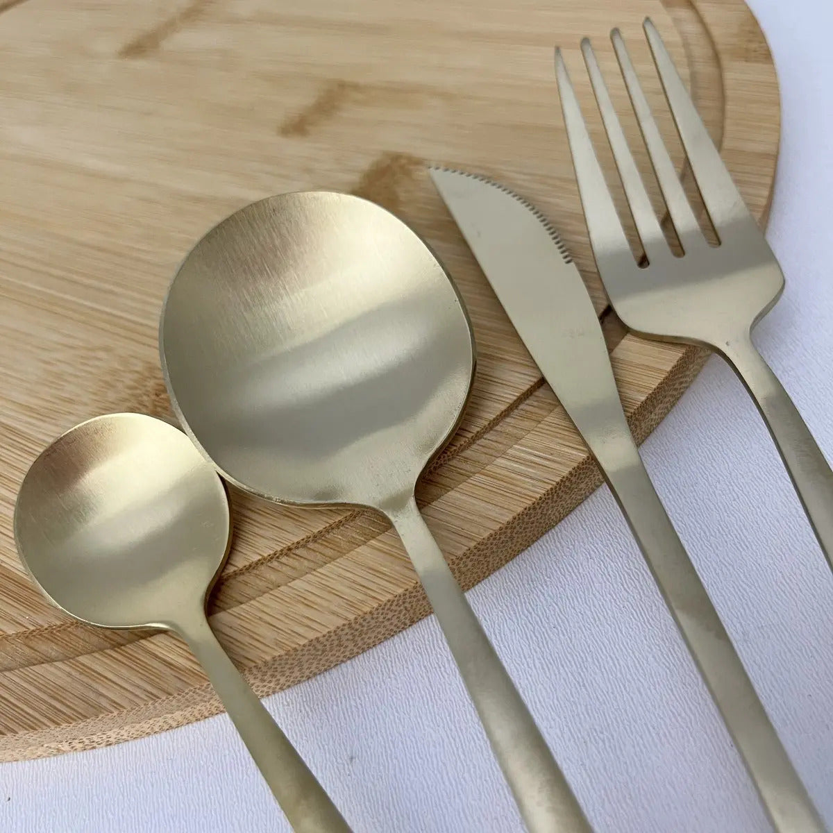 Faqueiro Dourado Ópera Lyor 16 Peças Talheres Minimalistas Dourado
